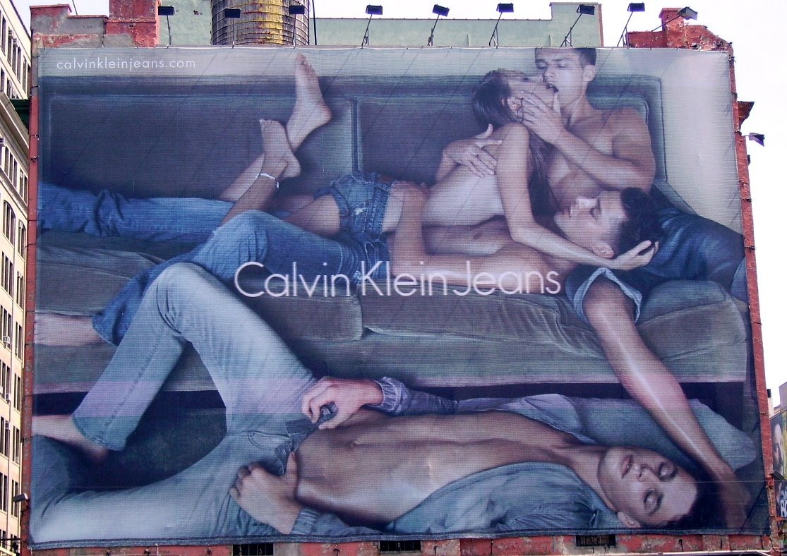 CK Jeans пропагандирует групповой секс.
